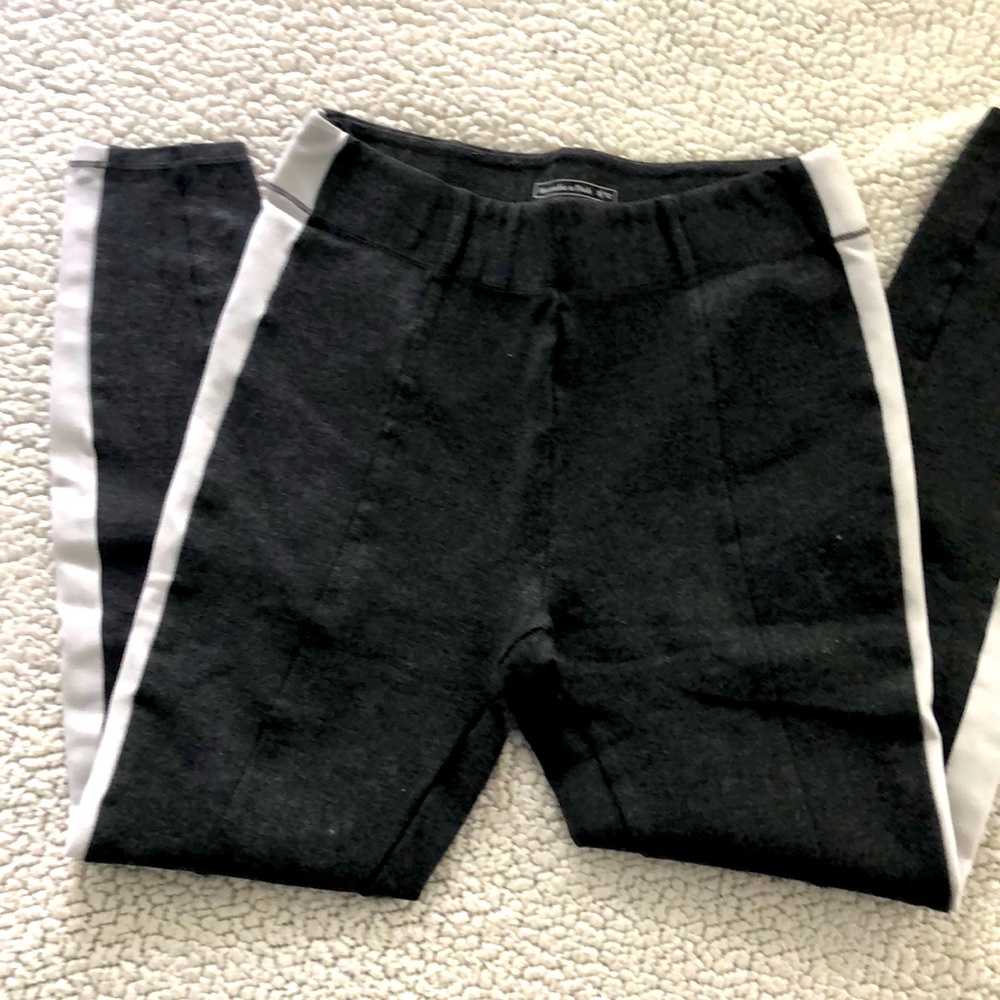 Warm leggings. Side white stripe